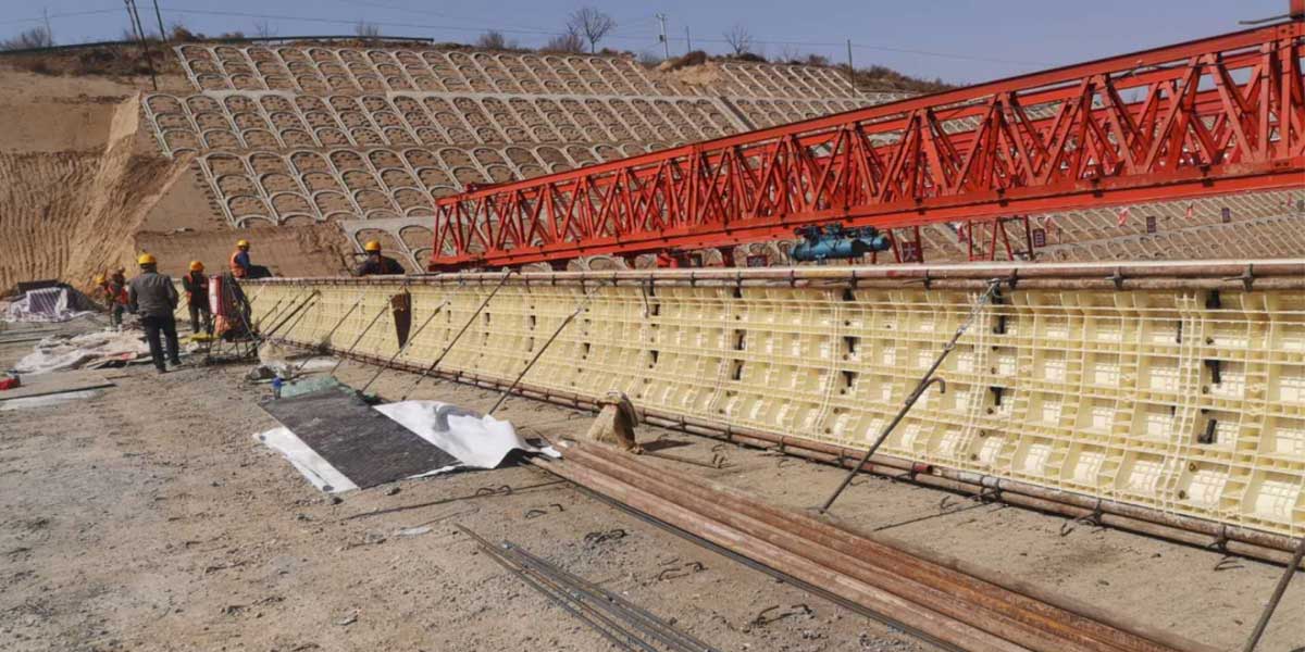 甘肅路橋-鼎駿塑業(yè)防撞墻防撞護(hù)欄塑鋼模板合作案例